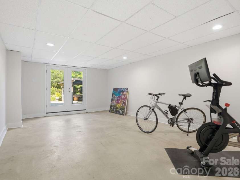 733 Stanfield Drive, Charlotte, NC 28210.  MLS# CAR4386854, YatesRealty ID 28084. Flex Space-Lower Level