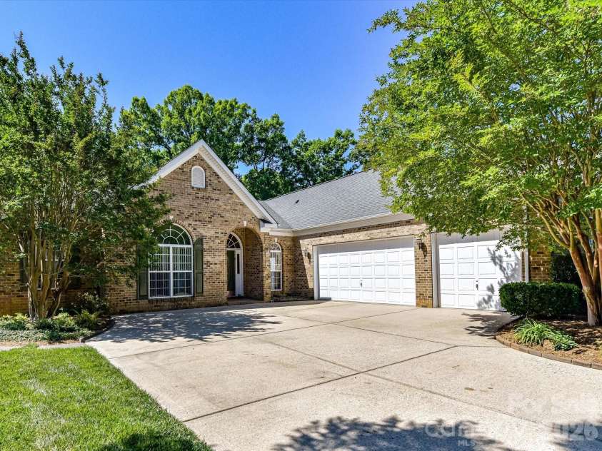 2535 Harlington Lane, Charlotte, NC 28270.  MLS# CAR4383285, YatesRealty ID 28085. Welcome to 2535 Harlington Lane