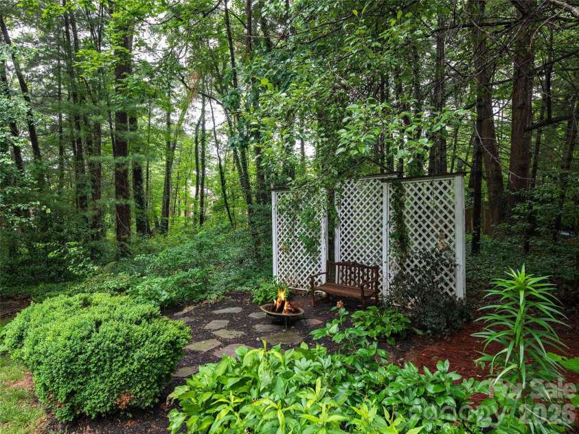 1208 Saint Charles Court, Asheville, NC 28803.  MLS# CAR4388743, YatesRealty ID 28086. 