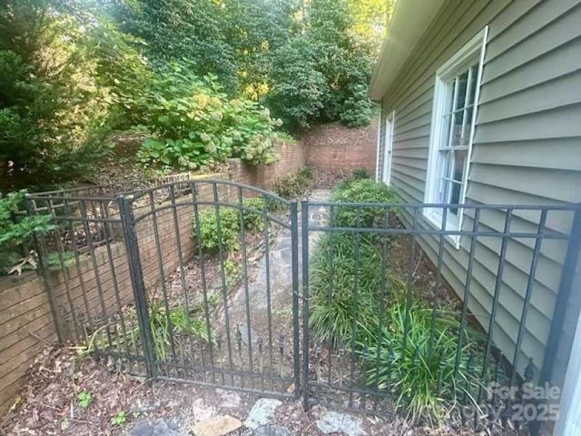 252 Deerfield Street, Lenoir, NC 28645.  MLS# CAR4285316, YatesRealty ID 28086. 