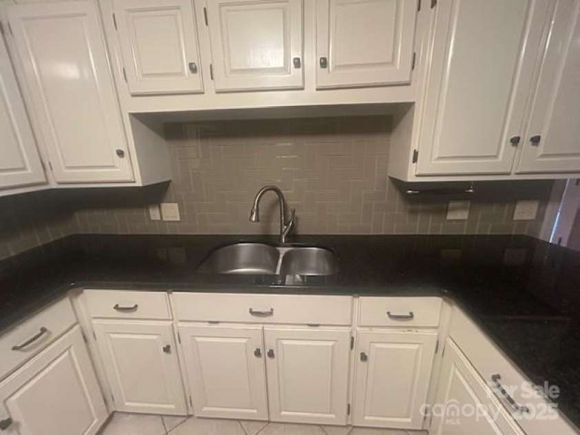 252 Deerfield Street, Lenoir, NC 28645.  MLS# CAR4285316, YatesRealty ID 28086. 