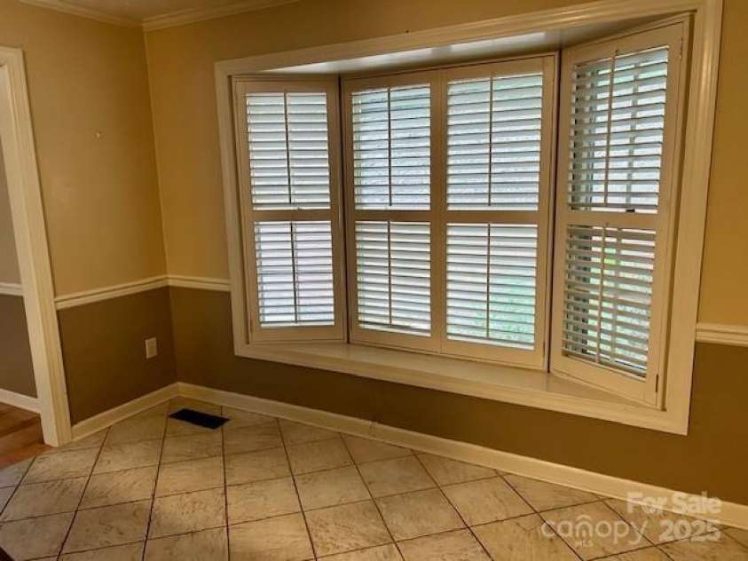 252 Deerfield Street, Lenoir, NC 28645.  MLS# CAR4285316, YatesRealty ID 28086. Eating area