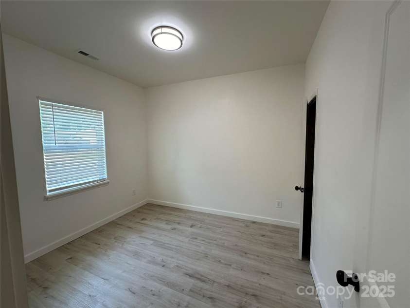 1409 enochville Road, Kannapolis, NC 28081.  MLS# CAR4281931, YatesRealty ID 28087. 