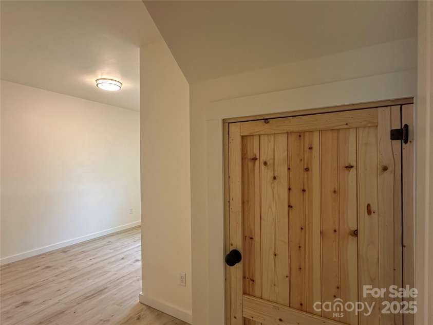 1409 enochville Road, Kannapolis, NC 28081.  MLS# CAR4281931, YatesRealty ID 28087. 