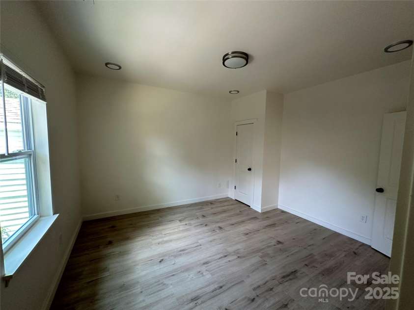 1409 enochville Road, Kannapolis, NC 28081.  MLS# CAR4281931, YatesRealty ID 28087. 