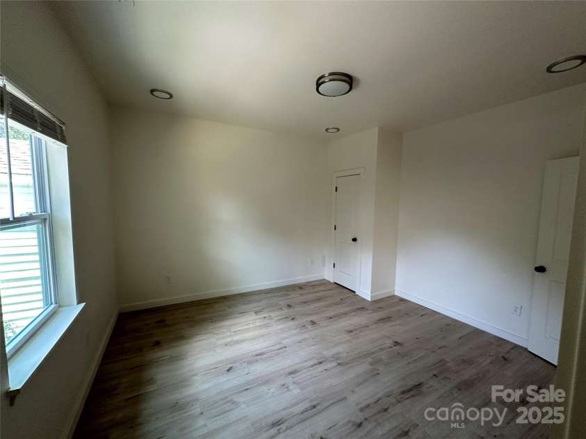 1409 enochville Road, Kannapolis, NC 28081.  MLS# CAR4281931, YatesRealty ID 28087. 