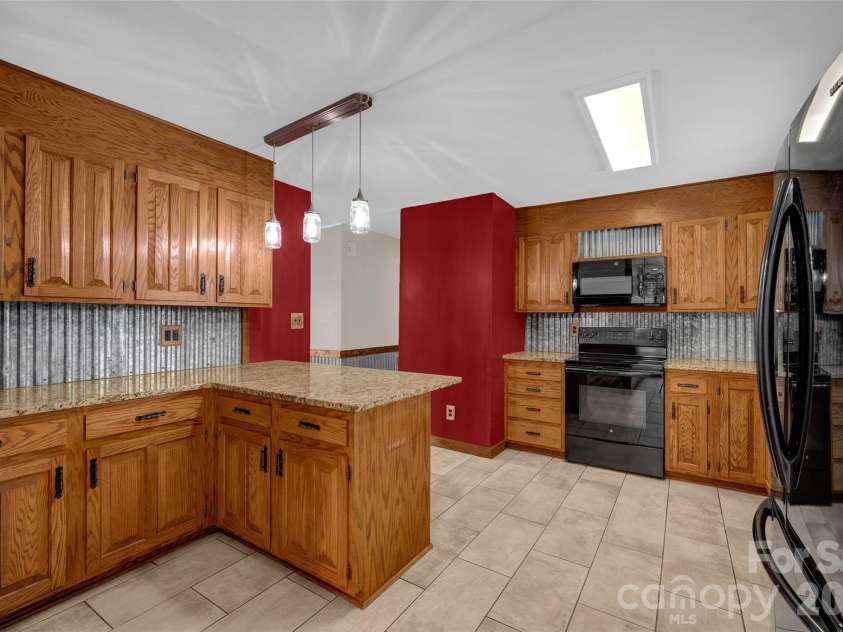 581 Barry Oak Road, Statesville, NC 28625.  MLS# CAR4388694, YatesRealty ID 28087. 