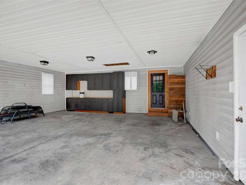 581 Barry Oak Road, Statesville, NC 28625.  MLS# CAR4388694, YatesRealty ID 28087. 