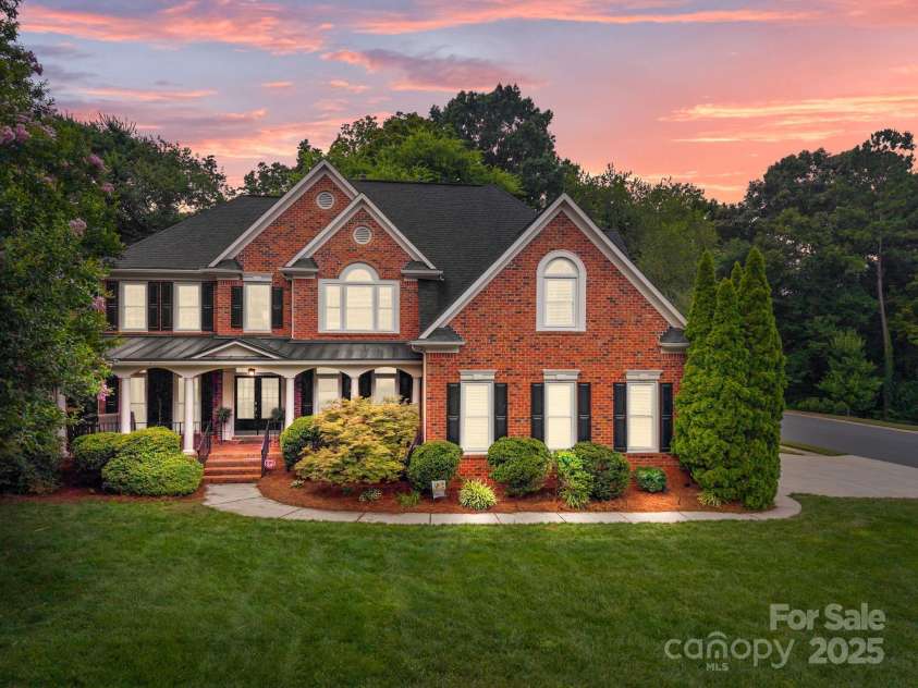 6323 Woodleigh Oaks Drive, Charlotte, NC 28226.  MLS# CAR4276343, YatesRealty ID 28088. 