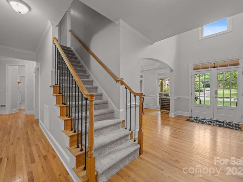 6323 Woodleigh Oaks Drive, Charlotte, NC 28226.  MLS# CAR4276343, YatesRealty ID 28088. 