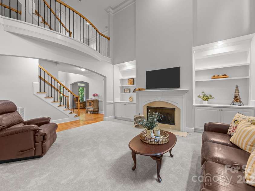 6323 Woodleigh Oaks Drive, Charlotte, NC 28226.  MLS# CAR4276343, YatesRealty ID 28088. 