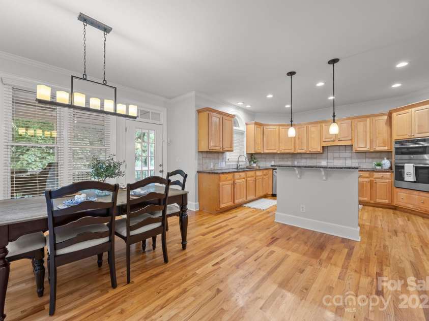 6323 Woodleigh Oaks Drive, Charlotte, NC 28226.  MLS# CAR4276343, YatesRealty ID 28088. 