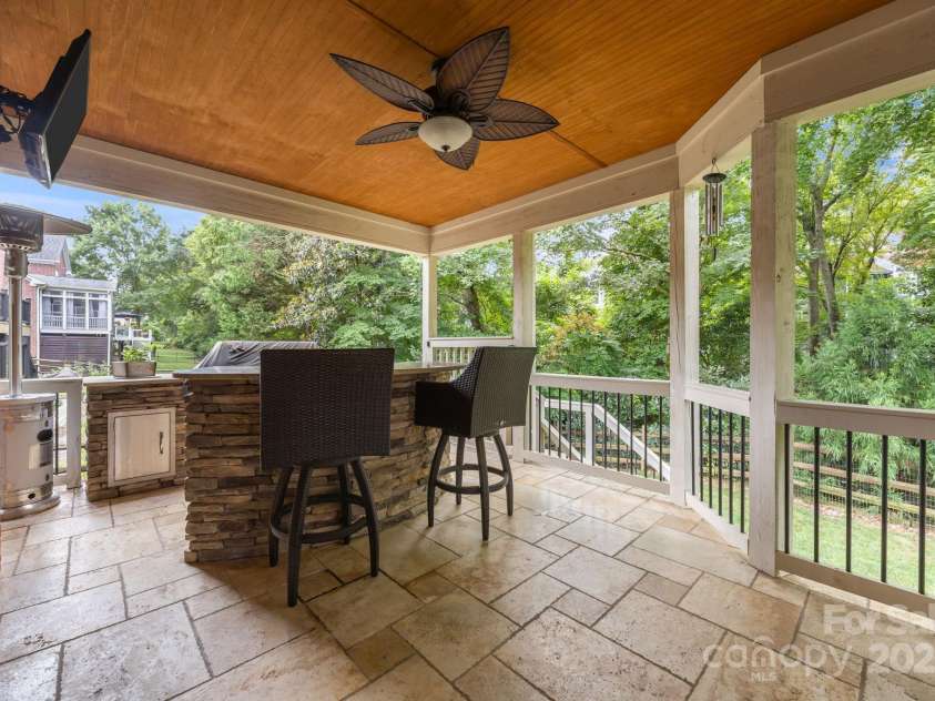 6323 Woodleigh Oaks Drive, Charlotte, NC 28226.  MLS# CAR4276343, YatesRealty ID 28088. 