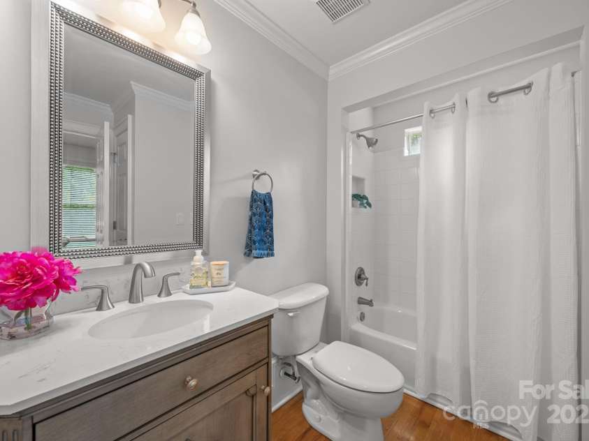 6323 Woodleigh Oaks Drive, Charlotte, NC 28226.  MLS# CAR4276343, YatesRealty ID 28088. 