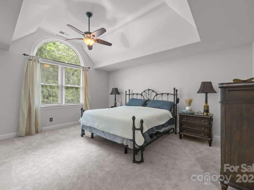 6323 Woodleigh Oaks Drive, Charlotte, NC 28226.  MLS# CAR4276343, YatesRealty ID 28088. 