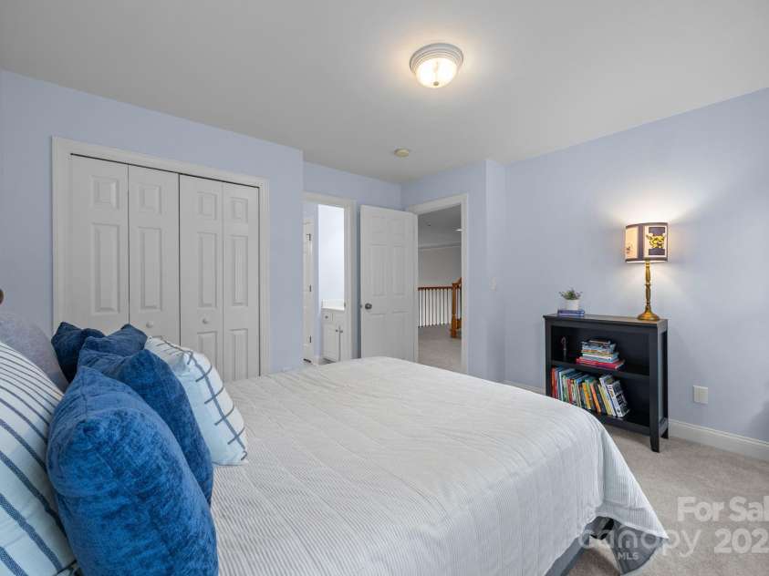 6323 Woodleigh Oaks Drive, Charlotte, NC 28226.  MLS# CAR4276343, YatesRealty ID 28088. 