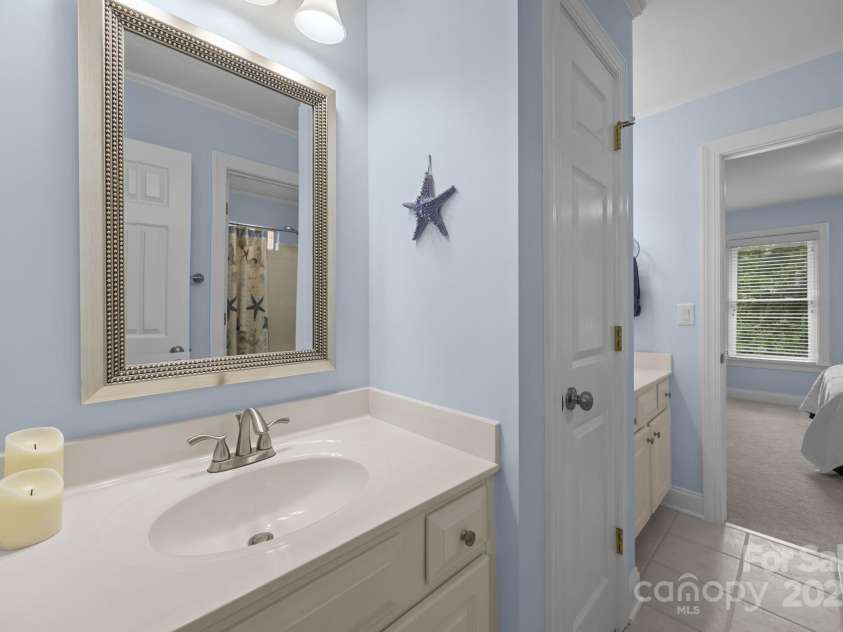 6323 Woodleigh Oaks Drive, Charlotte, NC 28226.  MLS# CAR4276343, YatesRealty ID 28088. 