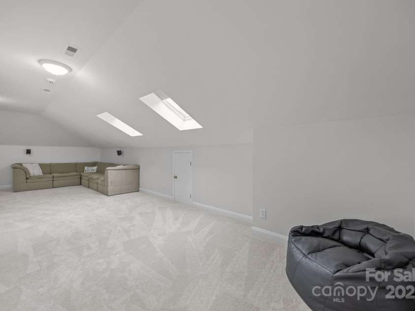 6323 Woodleigh Oaks Drive, Charlotte, NC 28226.  MLS# CAR4276343, YatesRealty ID 28088. 