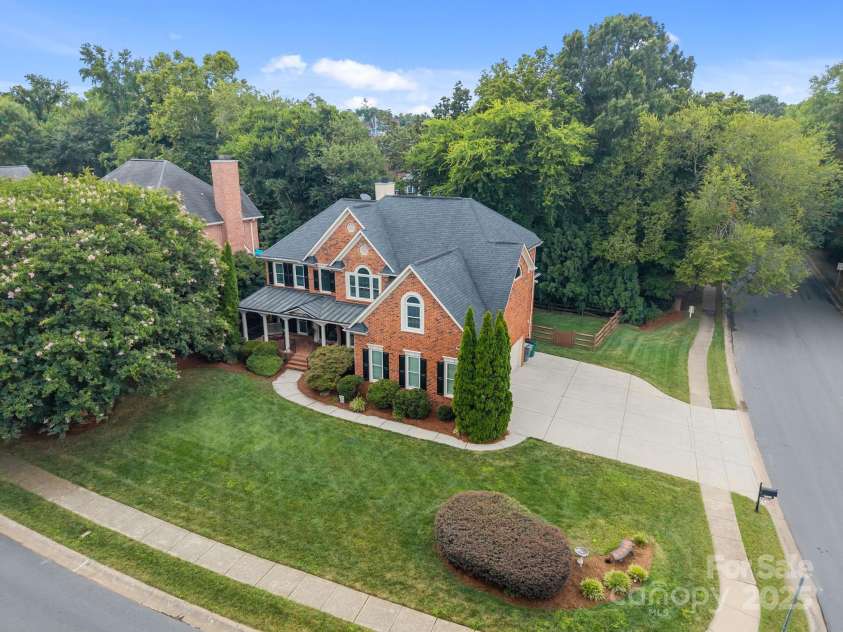 6323 Woodleigh Oaks Drive, Charlotte, NC 28226.  MLS# CAR4276343, YatesRealty ID 28088. 