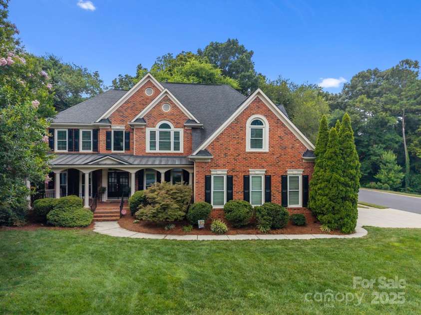 6323 Woodleigh Oaks Drive, Charlotte, NC 28226.  MLS# CAR4276343, YatesRealty ID 28088. 