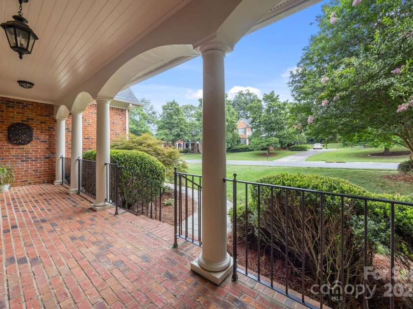 6323 Woodleigh Oaks Drive, Charlotte, NC 28226.  MLS# CAR4276343, YatesRealty ID 28088. 