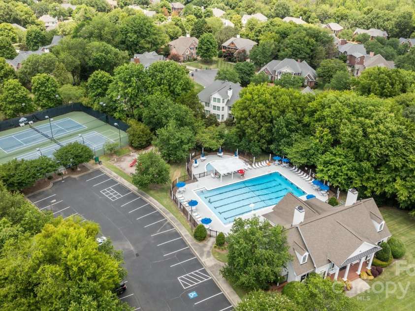 6323 Woodleigh Oaks Drive, Charlotte, NC 28226.  MLS# CAR4276343, YatesRealty ID 28088. Rea Woods Pool & Clubhouse