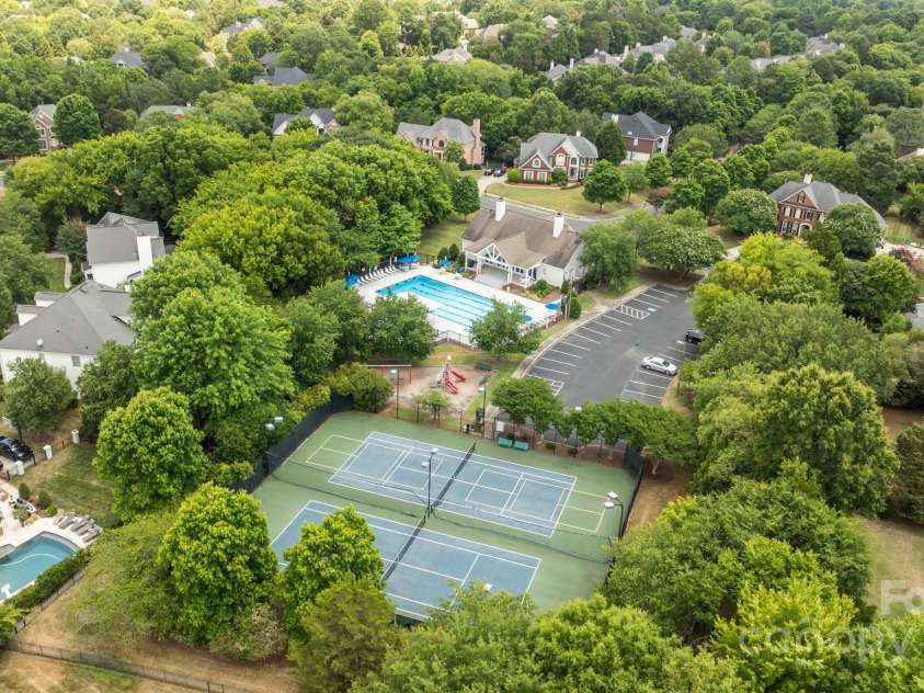 6323 Woodleigh Oaks Drive, Charlotte, NC 28226.  MLS# CAR4276343, YatesRealty ID 28088. Rea Woods Tennis Courts