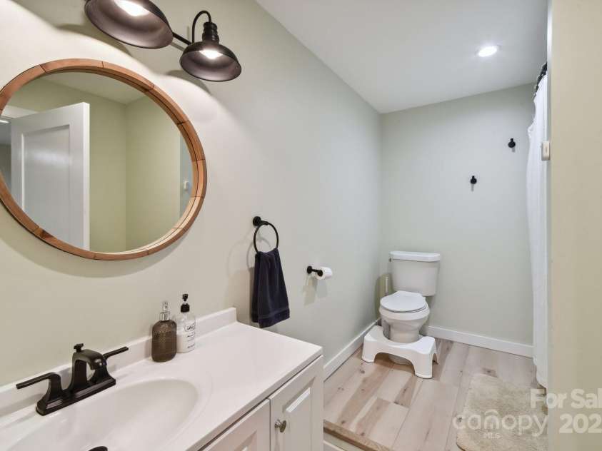 906 Merrills Cove Road, Asheville, NC 28803.  MLS# CAR4264221, YatesRealty ID 28089. Lower level hall bath