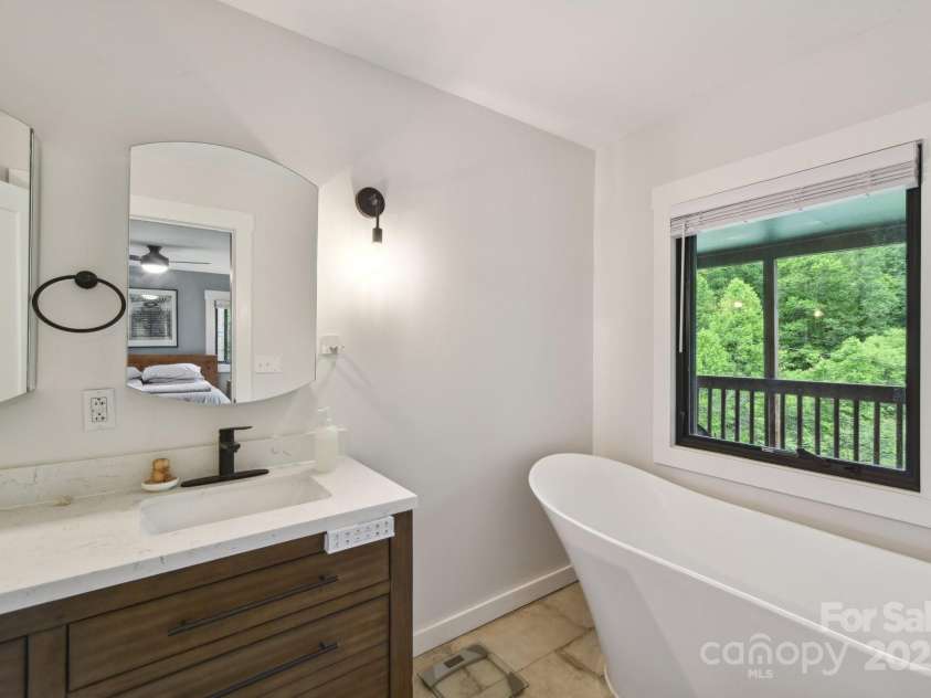 906 Merrills Cove Road, Asheville, NC 28803.  MLS# CAR4264221, YatesRealty ID 28089. Primary bath with soaking tub