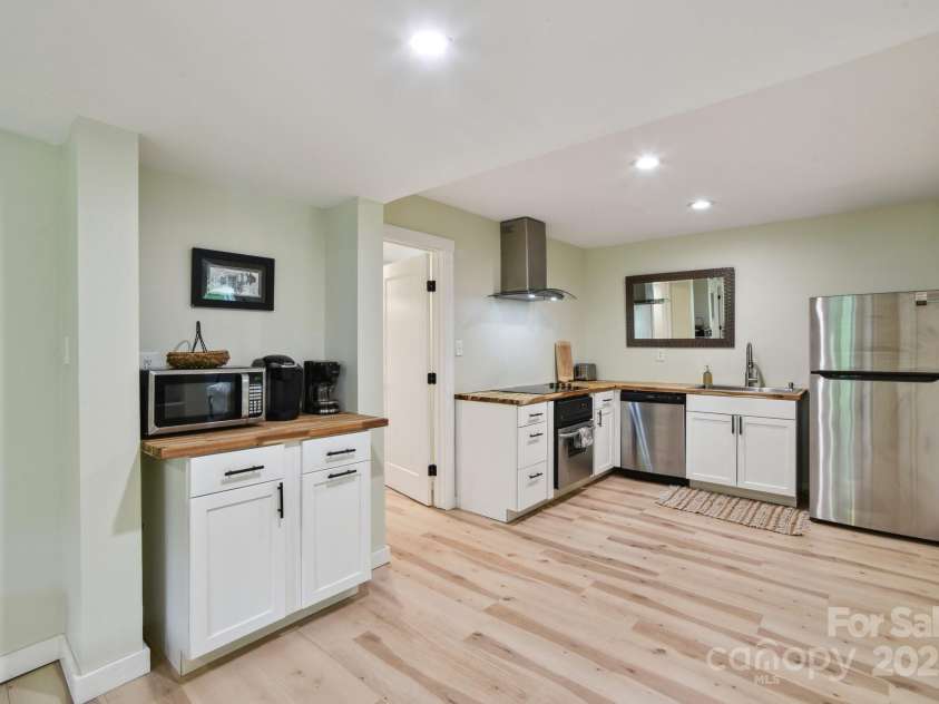 906 Merrills Cove Road, Asheville, NC 28803.  MLS# CAR4264221, YatesRealty ID 28089. Stainless steel appliances