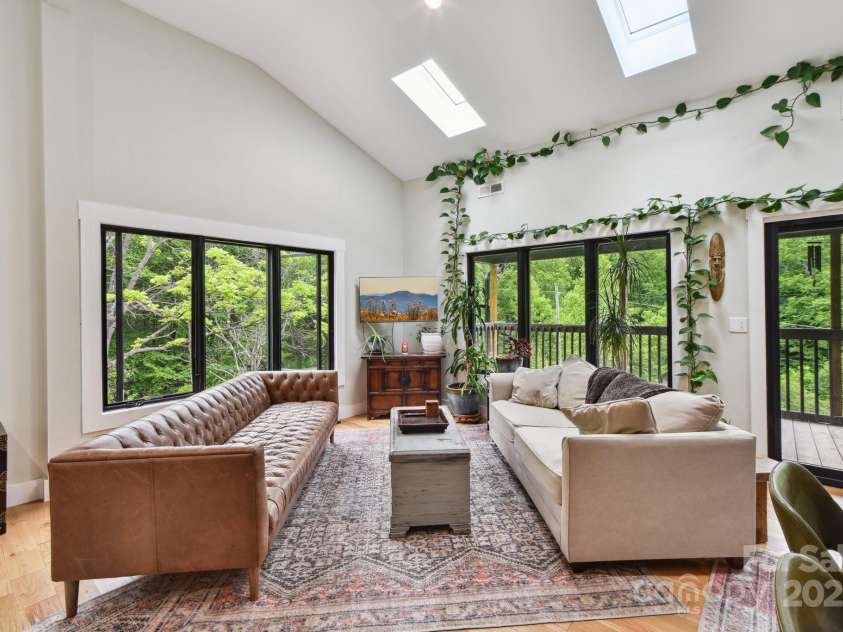 906 Merrills Cove Road, Asheville, NC 28803.  MLS# CAR4264221, YatesRealty ID 28089. Vaulted ceilings