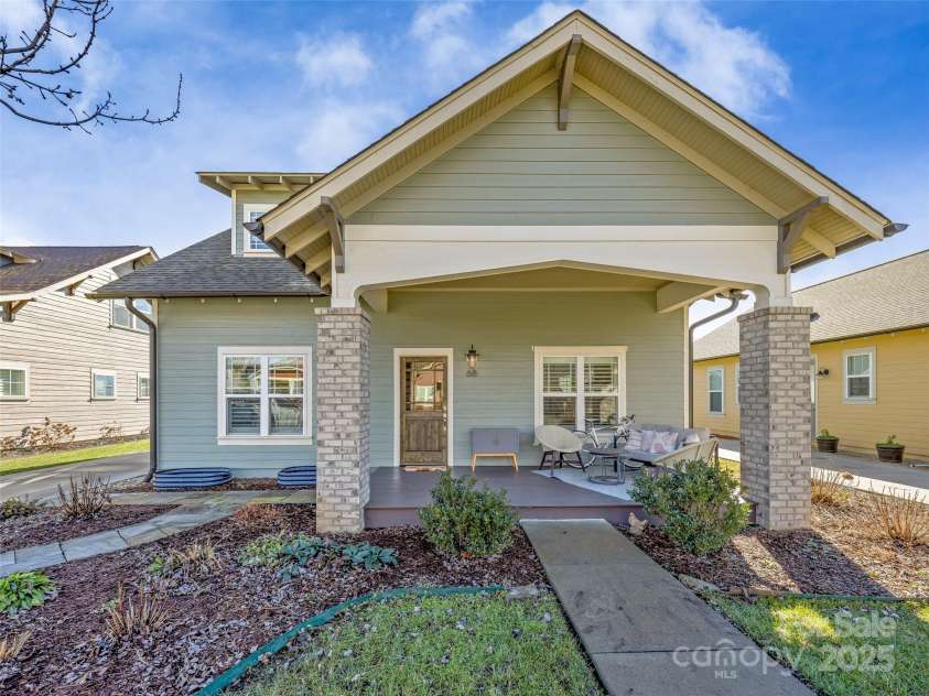 68 Bungalow Way, Brevard, NC 28712.  MLS# CAR4275449, YatesRealty ID 2809. 