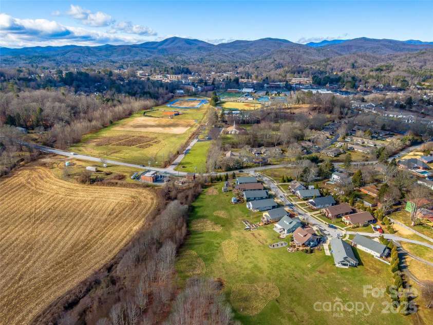 68 Bungalow Way, Brevard, NC 28712.  MLS# CAR4275449, YatesRealty ID 2809. 