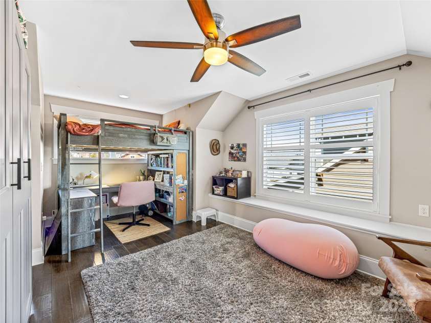 68 Bungalow Way, Brevard, NC 28712.  MLS# CAR4275449, YatesRealty ID 2809. 