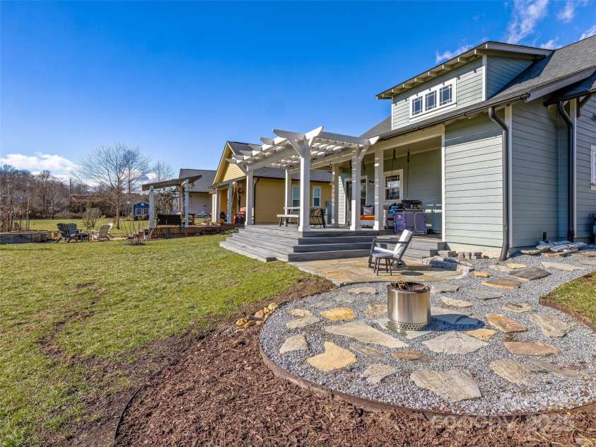 68 Bungalow Way, Brevard, NC 28712.  MLS# CAR4275449, YatesRealty ID 2809. 