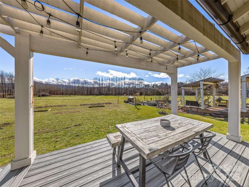 68 Bungalow Way, Brevard, NC 28712.  MLS# CAR4275449, YatesRealty ID 2809. 