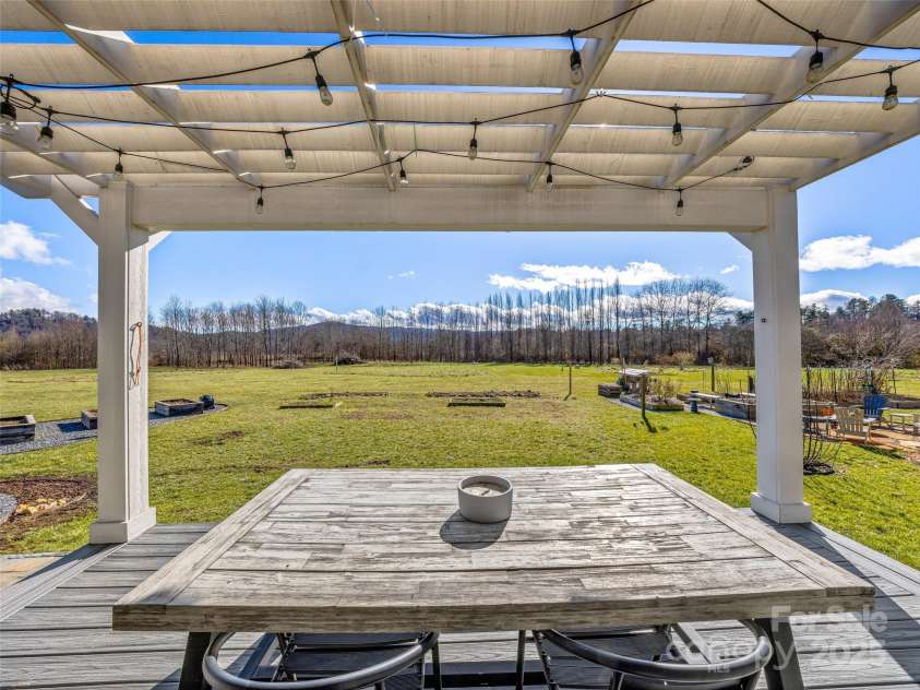 68 Bungalow Way, Brevard, NC 28712.  MLS# CAR4275449, YatesRealty ID 2809. 