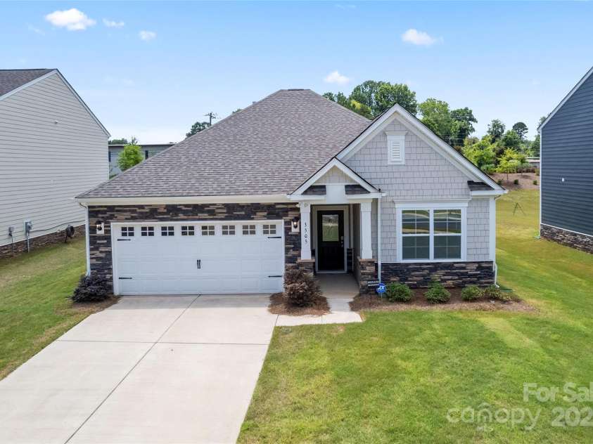 3505 Sycamore Crossing Court, Mount Holly, NC 28120.  MLS# CAR4277141, YatesRealty ID 28092. 