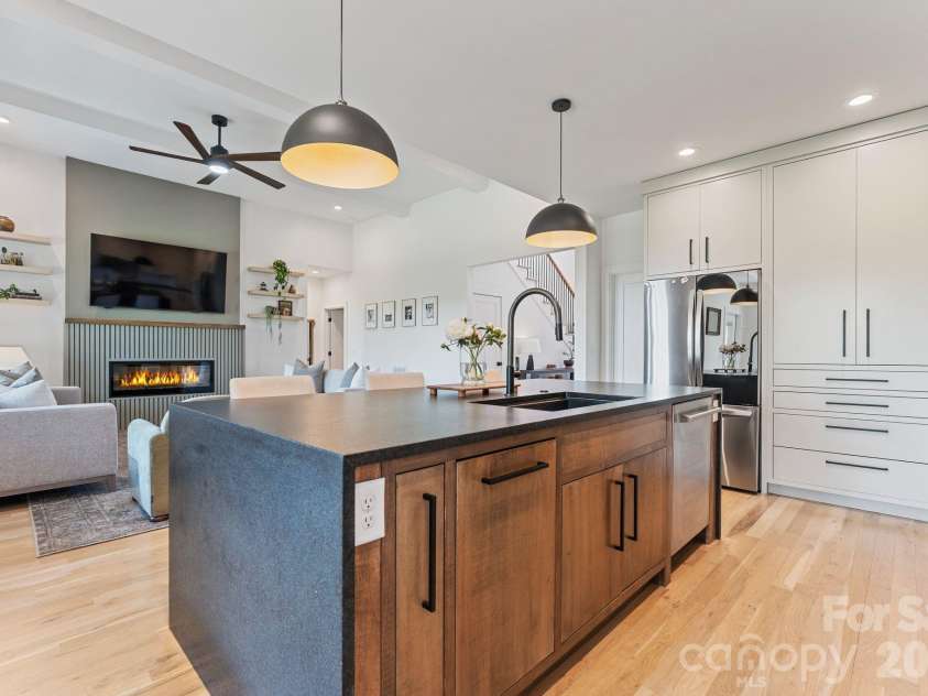 1116 Players Ridge Road, Hickory, NC 28601.  MLS# CAR4371667, YatesRealty ID 28093. 
