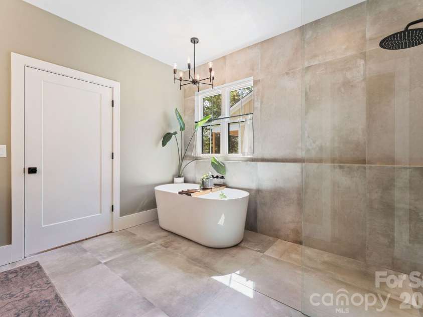 1116 Players Ridge Road, Hickory, NC 28601.  MLS# CAR4371667, YatesRealty ID 28093. 