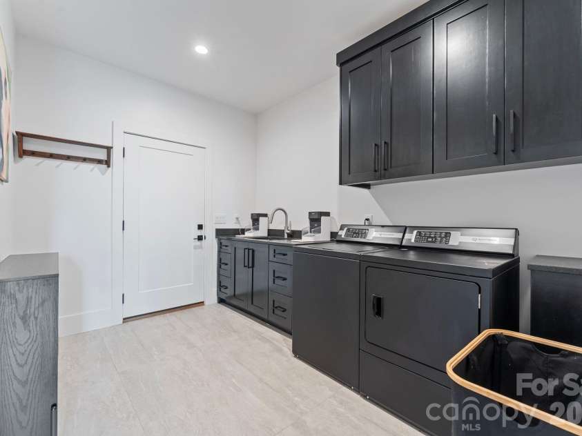 1116 Players Ridge Road, Hickory, NC 28601.  MLS# CAR4371667, YatesRealty ID 28093. 