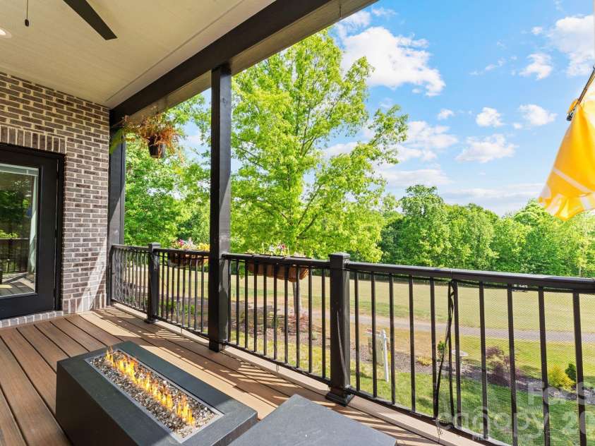 1116 Players Ridge Road, Hickory, NC 28601.  MLS# CAR4371667, YatesRealty ID 28093. 