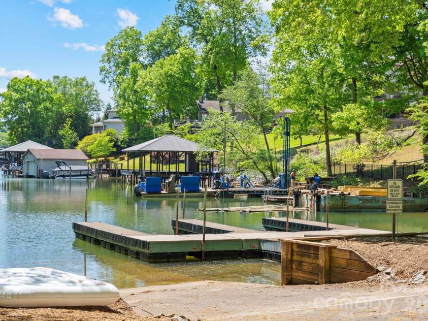 1116 Players Ridge Road, Hickory, NC 28601.  MLS# CAR4371667, YatesRealty ID 28093. 