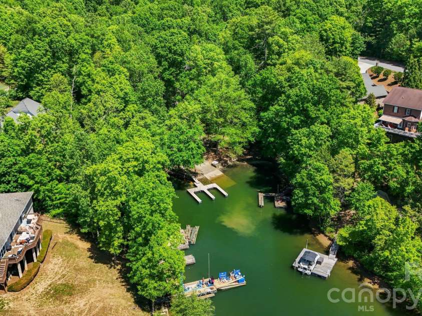 1116 Players Ridge Road, Hickory, NC 28601.  MLS# CAR4371667, YatesRealty ID 28093. 