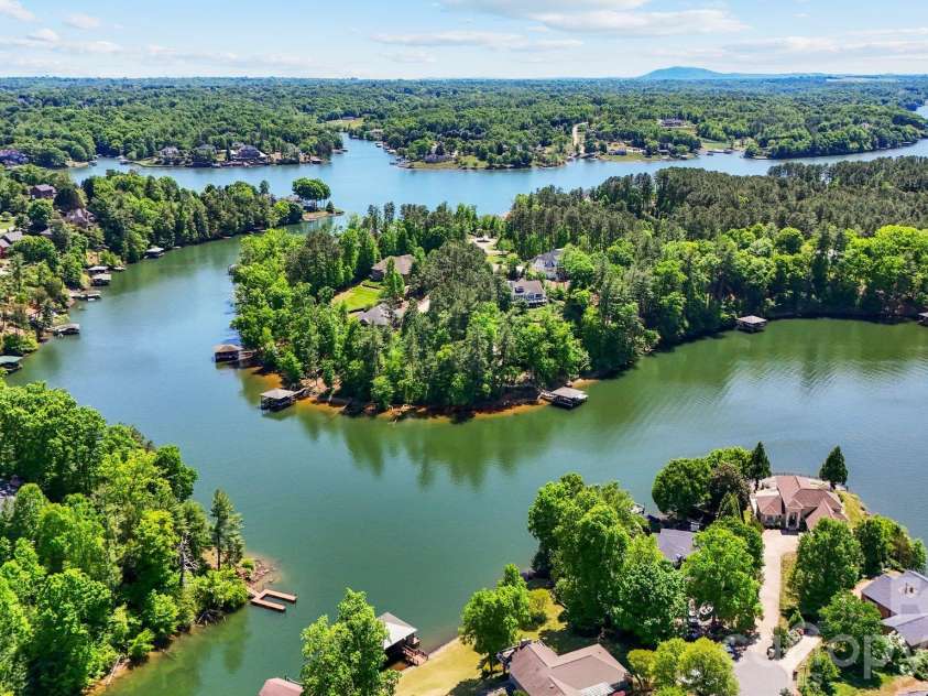 1116 Players Ridge Road, Hickory, NC 28601.  MLS# CAR4371667, YatesRealty ID 28093. 
