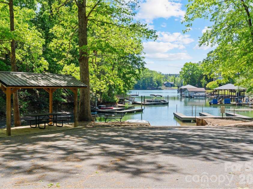 1116 Players Ridge Road, Hickory, NC 28601.  MLS# CAR4371667, YatesRealty ID 28093. Community Boat access