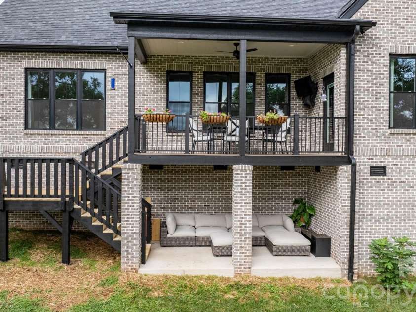 1116 Players Ridge Road, Hickory, NC 28601.  MLS# CAR4418255, YatesRealty ID 28093. 
