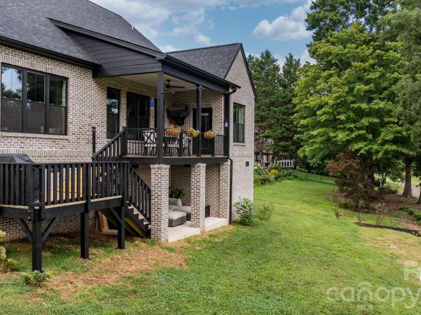 1116 Players Ridge Road, Hickory, NC 28601.  MLS# CAR4418255, YatesRealty ID 28093. 