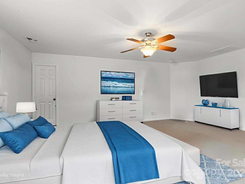 8915 Merrie Rose Avenue, Charlotte, NC 28213.  MLS# CAR4268929, YatesRealty ID 28094. 