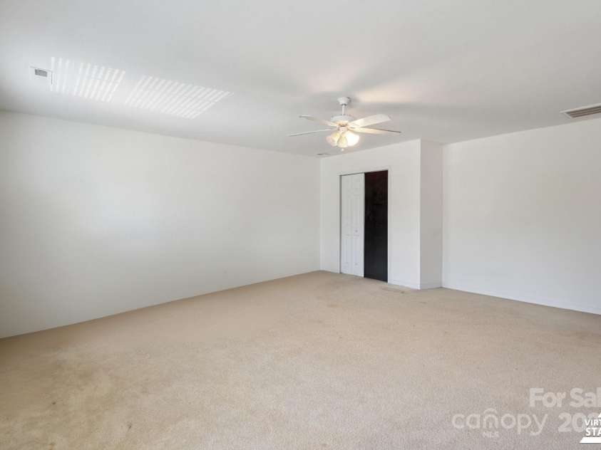 8915 Merrie Rose Avenue, Charlotte, NC 28213.  MLS# CAR4268929, YatesRealty ID 28094. 